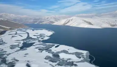 Dilimli Baraj Gölü'nde Buz Tuttu!