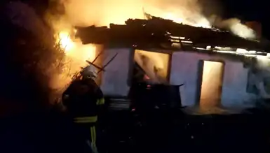 Köyde Metruk Evde Yangın!