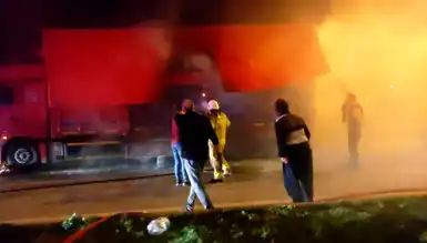 Otoyolda Domates Yüklü Tırda Büyük Yangın!