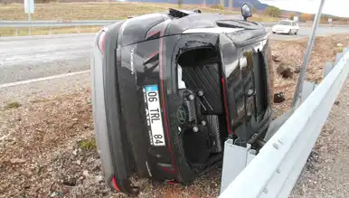 Virajdan Çıkan Araç Takla Attı: 3 Yaralı